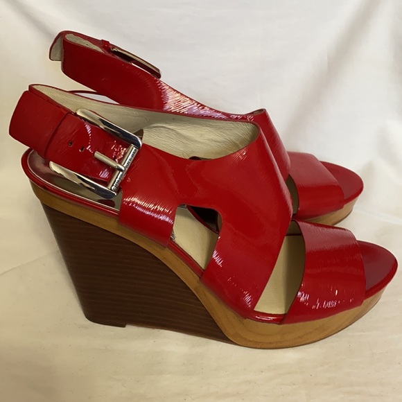 Michael Kors - Picture 2 of 7